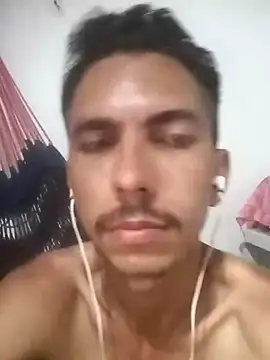 Snapshot of MagrinhoSaradoo chatting on February 2025 04:04:01 AM MagrinhoSaradoo online show from February 2025 04:04:01 AM