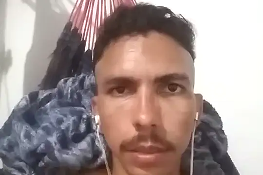 Snapshot of MagrinhoSaradoo chatting on February 2025 01:46:02 AM MagrinhoSaradoo online show from February 2025 01:46:02 AM