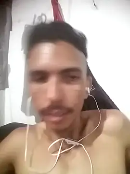 Snapshot of MagrinhoSaradoo chatting on February 2025 11:02:02 PM MagrinhoSaradoo online show from February 2025 11:02:02 PM