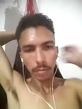 Snapshot of MagrinhoSaradoo chatting on February 2025 04:55:01 PM MagrinhoSaradoo online show from February 2025 04:55:01 PM