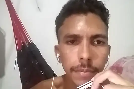 Snapshot of MagrinhoSaradoo chatting on February 2025 03:50:01 AM MagrinhoSaradoo online show from February 2025 03:50:01 AM