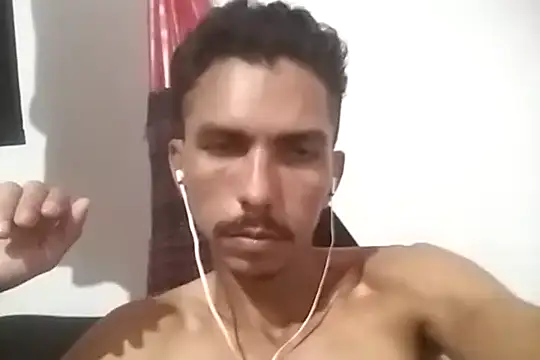 Snapshot of MagrinhoSaradoo chatting on February 2025 01:02:01 PM MagrinhoSaradoo online show from February 2025 01:02:01 PM