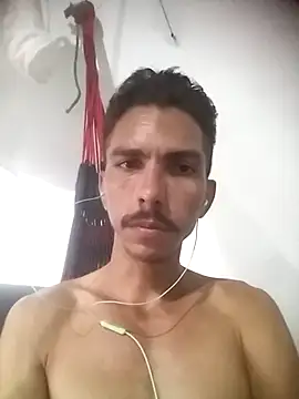 Snapshot of MagrinhoSaradoo chatting on February 2025 01:32:01 AM MagrinhoSaradoo online show from February 2025 01:32:01 AM