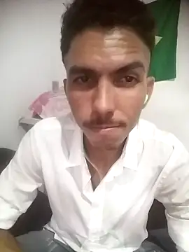 Snapshot of MagrinhoSaradoo chatting on March 2025 08:24:02 AM MagrinhoSaradoo online show from March 2025 08:24:02 AM