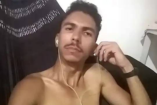 Snapshot of MagrinhoSaradoo chatting on March 2025 09:59:01 PM MagrinhoSaradoo online show from March 2025 09:59:01 PM