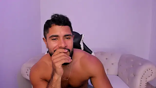 Santiago huntt online show from March 2026 09:33:02 PM