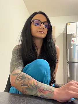 NNNoire online show from May 2026 04:04:02 PM