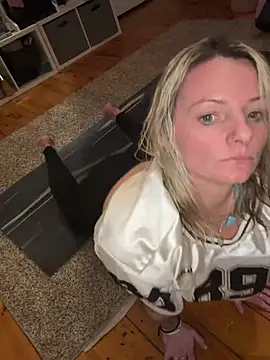 Snapshot of kittiekatieyogi chatting on February 2025 01:03:02 AM kittiekatieyogi online show from February 2025 01:03:02 AM