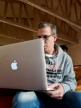 Snapshot of dimitrimarek chatting on January 2025 03:27:01 PM dimitrimarek online show from January 2025 03:27:01 PM