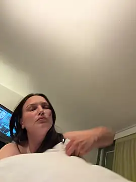 justpeachybaby online show from June 2026 06:49:02 AM