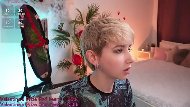 Snapshot of Aurora_First chatting on February 2025 07:33:02 PM Aurora First online show from February 2025 07:33:02 PM