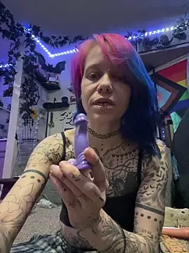 Snapshot of trashbrat chatting on April 2026 10:02:02 AM trashbrat online show from April 2026 10:02:02 AM
