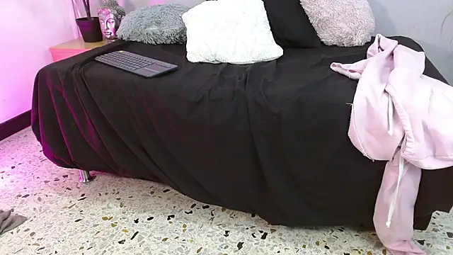 Charlot Vega  online show from February 2025 10:58:02 AM