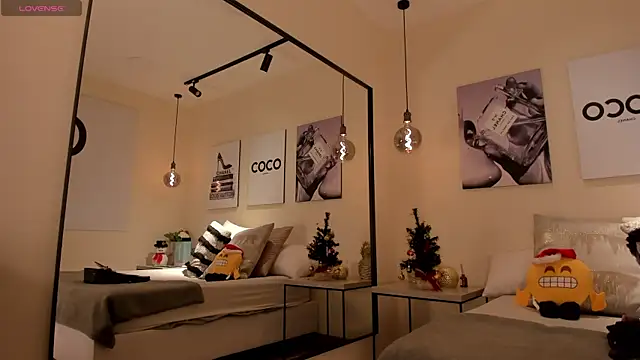 Snapshot of Blue_Angell chatting on December 2025 12:04:01 AM Blue Angell online show from December 2025 12:04:01 AM