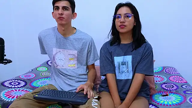 Ana and Leo online show from January 2025 06:35:01 PM