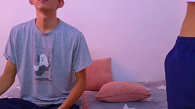 Ana and Leo online show from February 2025 03:21:02 PM