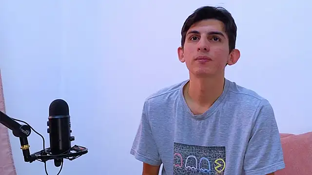 Ana and Leo online show from February 2025 12:27:01 PM