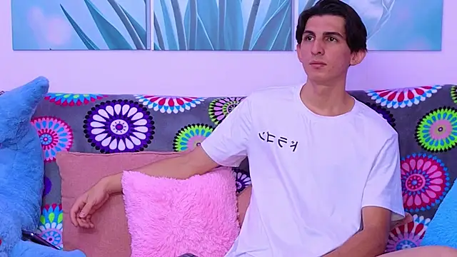Ana and Leo online show from August 2026 02:38:02 PM