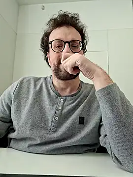 Snapshot of littlehairyman chatting on March 2025 08:41:02 AM littlehairyman online show from March 2025 08:41:02 AM