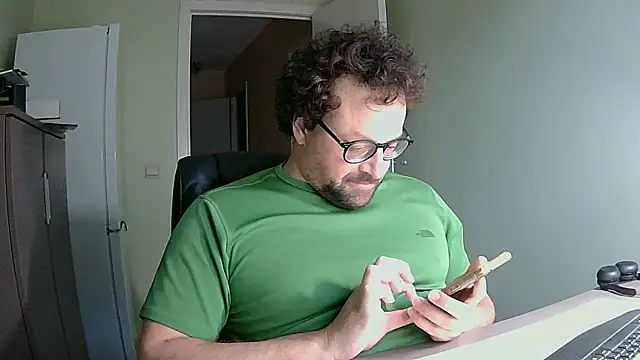 Snapshot of littlehairyman chatting on October 2025 06:58:02 AM littlehairyman online show from October 2025 06:58:02 AM