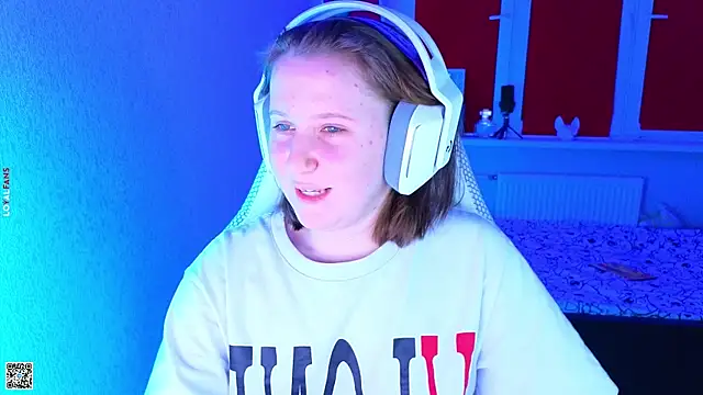 mon lola online show from October 2025 03:25:01 PM