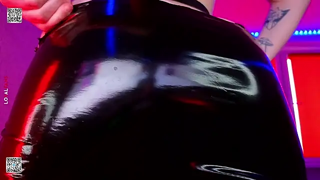 mon lola online show from April 2026 11:43:01 AM