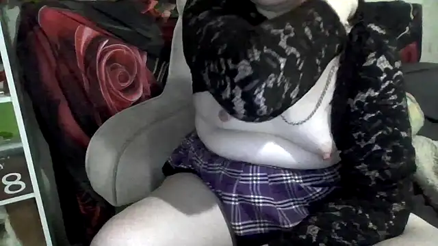 AverageRose online show from May 2026 06:06:01 PM