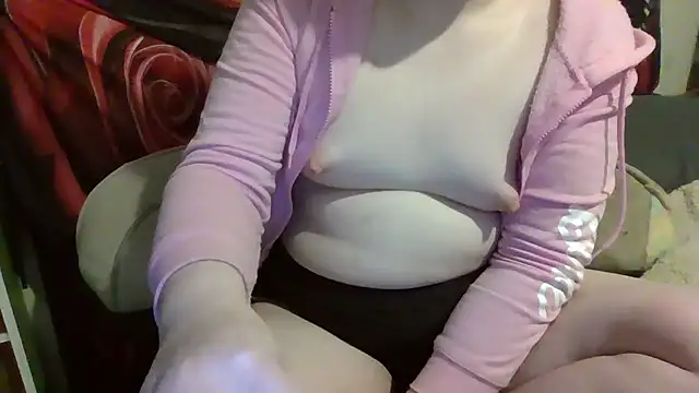 AverageRose online show from June 2026 05:01:02 PM