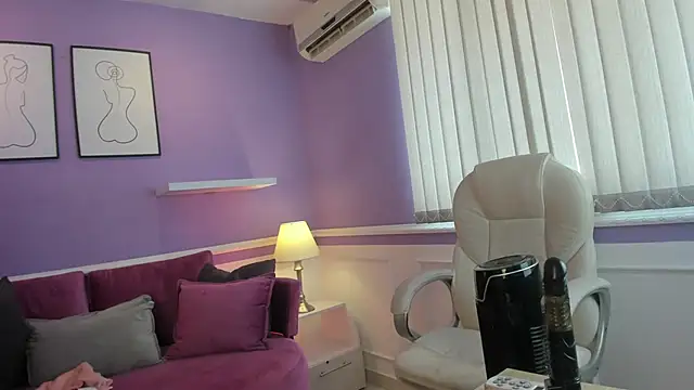 Snapshot of Emma_Walkerr_ chatting on February 2025 07:05:02 PM Emma Walkerr online show from February 2025 07:05:02 PM