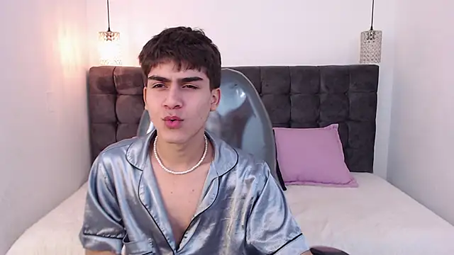 Tommy18   online show from January 2025 01:46:01 PM