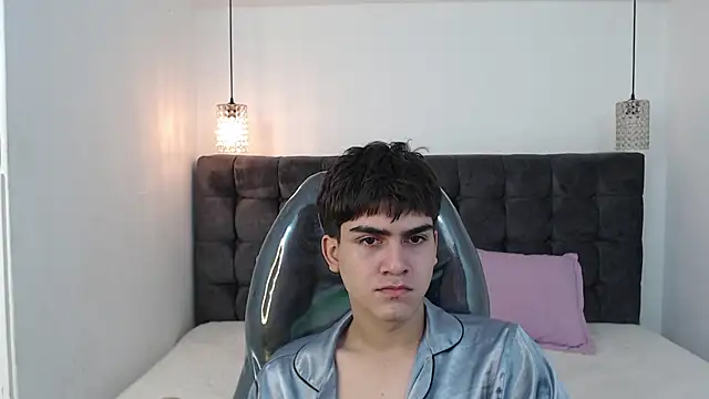 Tommy18   online show from January 2025 01:35:01 PM