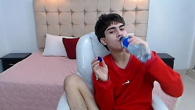 Tommy18   online show from January 2025 12:15:01 PM