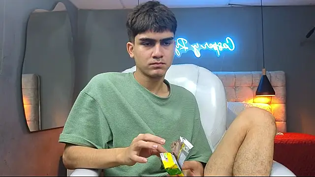 Tommy18   online show from February 2025 08:36:02 AM