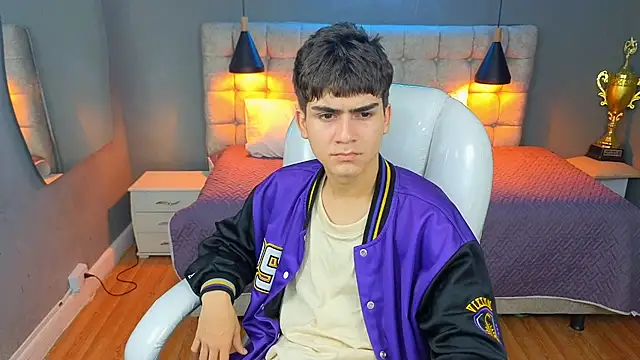 Tommy18   online show from March 2025 07:15:01 AM