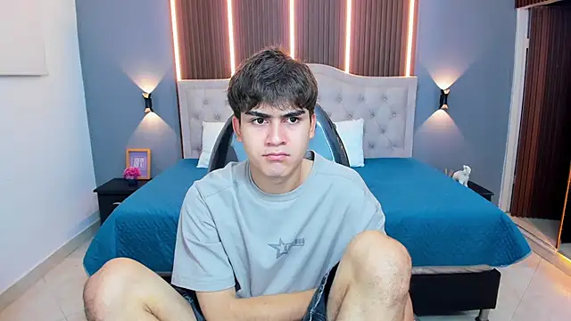 Tommy18   online show from January 2026 03:32:01 AM