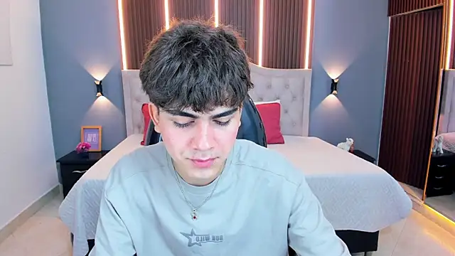 Tommy18   online show from May 2026 03:33:01 AM