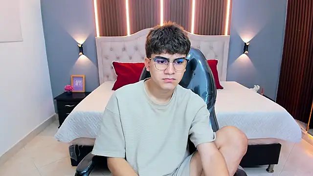 Tommy18   online show from May 2026 03:25:02 AM
