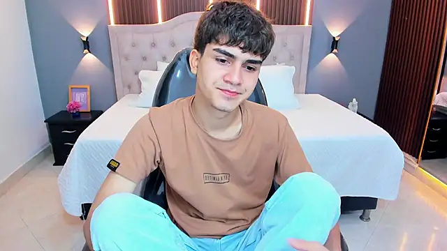 Tommy18   online show from May 2026 03:35:02 AM
