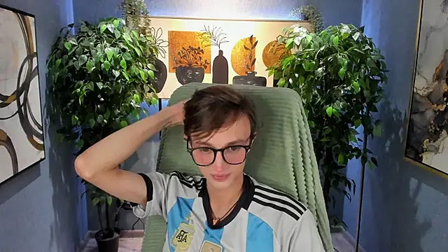 Snapshot of John_Weasley chatting on September 2025 09:04:02 PM John Weasley online show from September 2025 09:04:02 PM