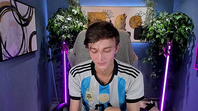 Snapshot of John_Weasley chatting on October 2025 07:42:02 AM John Weasley online show from October 2025 07:42:02 AM