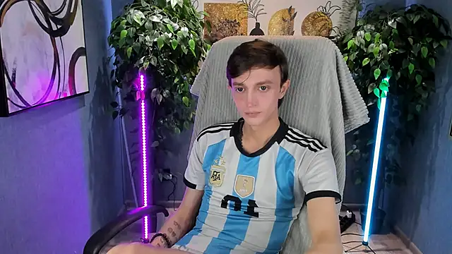 Snapshot of John_Weasley chatting on October 2025 06:05:02 AM John Weasley online show from October 2025 06:05:02 AM