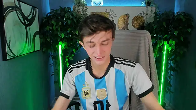 Snapshot of John_Weasley chatting on November 2025 11:54:01 AM John Weasley online show from November 2025 11:54:01 AM