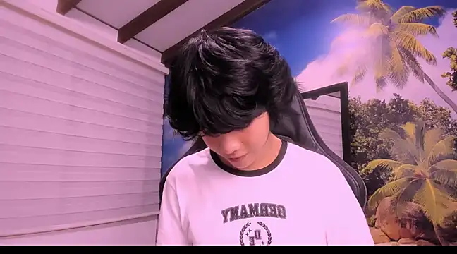 Snapshot of AllanYong18 chatting on January 2025 12:52:02 AM AllanYong18 online show from January 2025 12:52:02 AM