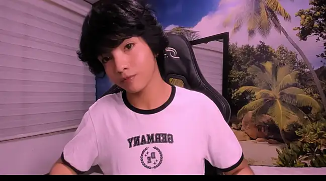 Snapshot of AllanYong18 chatting on January 2025 03:54:02 AM AllanYong18 online show from January 2025 03:54:02 AM