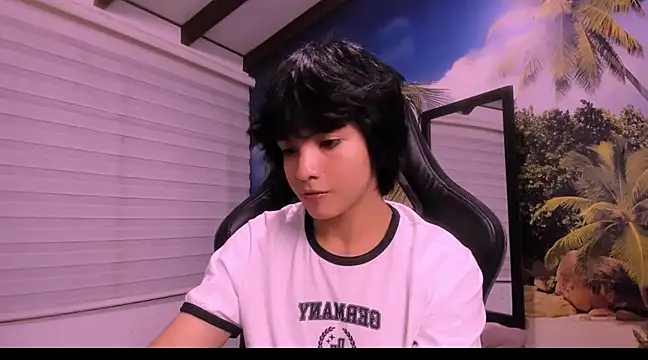 Snapshot of AllanYong18 chatting on January 2025 03:51:01 AM AllanYong18 online show from January 2025 03:51:01 AM