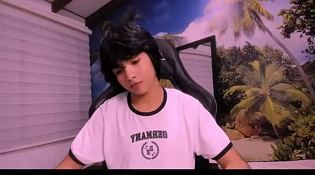 Snapshot of AllanYong18 chatting on January 2025 06:55:02 AM AllanYong18 online show from January 2025 06:55:02 AM