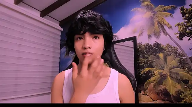 Snapshot of AllanYong18 chatting on January 2025 01:20:01 AM AllanYong18 online show from January 2025 01:20:01 AM