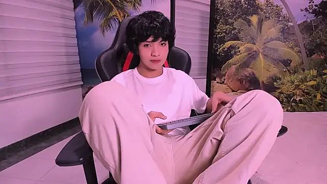 Snapshot of AllanYong18 chatting on February 2025 04:53:01 AM AllanYong18 online show from February 2025 04:53:01 AM