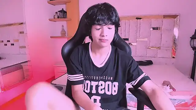 Snapshot of AllanYong18 chatting on March 2025 08:02:02 AM AllanYong18 online show from March 2025 08:02:02 AM