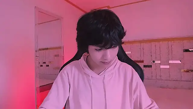 Snapshot of AllanYong18 chatting on March 2025 08:04:02 AM AllanYong18 online show from March 2025 08:04:02 AM